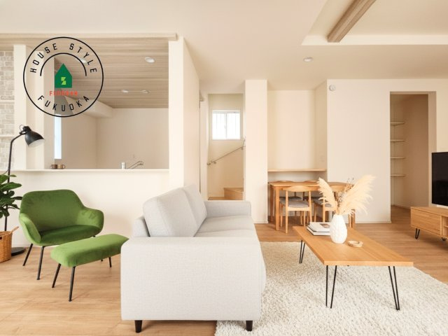 福岡市西区横浜1丁目第1-6棟（3号棟）の居間・リビング|明るく開放的なリビングダイニングは豊かな陽光が注ぎ込み、やすらぎの空間を演出してくれます。ご家族で楽しいひとときをお過ごし下さい。※家具はCGを合成したものです。