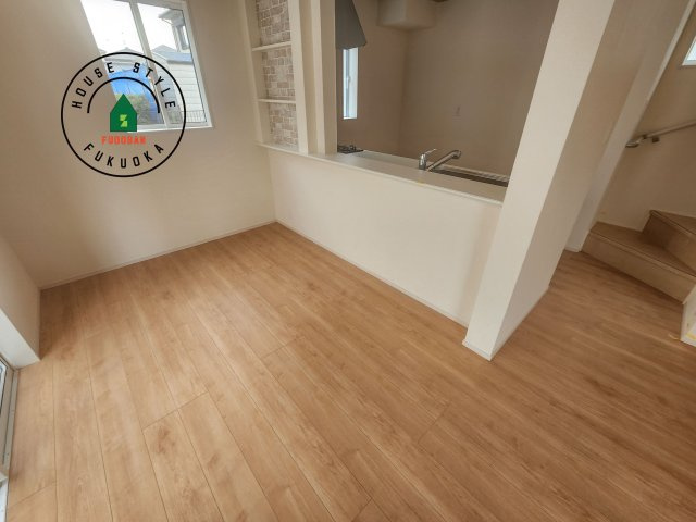 福岡市西区横浜1丁目第1-6棟（3号棟）のダイニング|キッチンから立ち込める香りが今日の料理を期待させます。