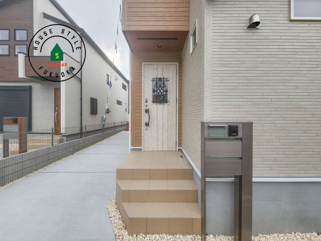 福岡市西区横浜1丁目第1-6棟（3号棟）の玄関|おでかけの時も帰った時も、「我が家」を最初に感じでもらえる素敵な空間に。