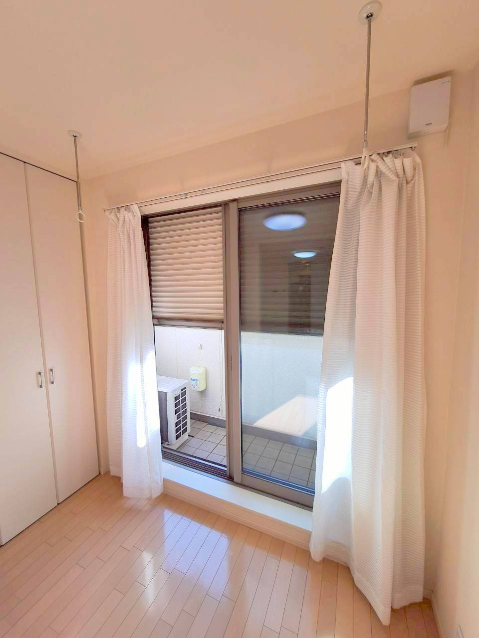 メゾングレイスのセキュリティ|★防犯シャッターと便利な室内物干しフック★