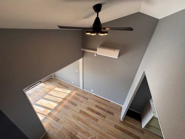 Polarisの内装|シーリングファン付き