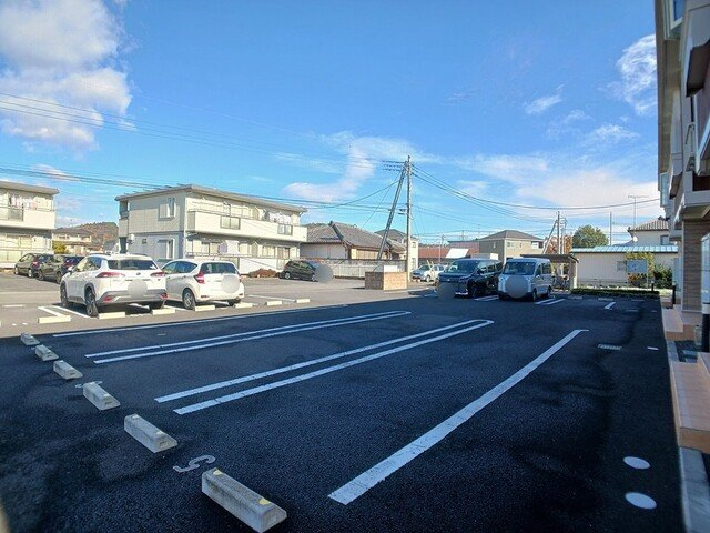 ゆりの木・Ⅲの駐車場