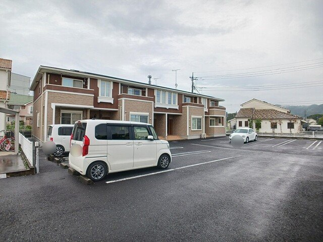 フィオーレの駐車場