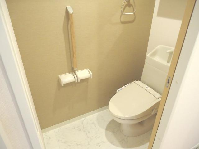 CASA　RIVIERA（カーサ　リヴィエラ）のトイレ|シャワー付トイレ