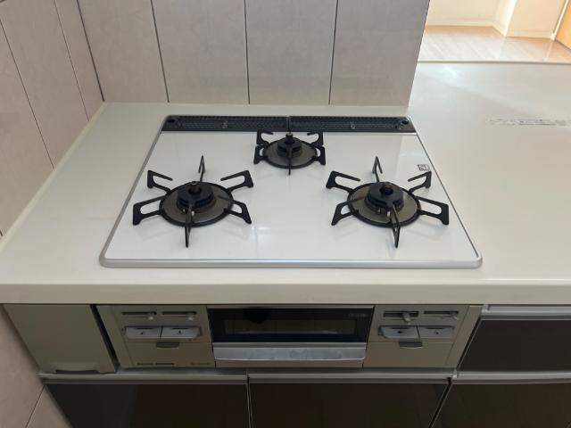 CASA　RIVIERA（カーサ　リヴィエラ）のキッチン|二口コンロ
