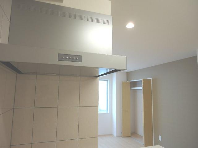 CASA　RIVIERA（カーサ　リヴィエラ）のキッチン|レンジフード