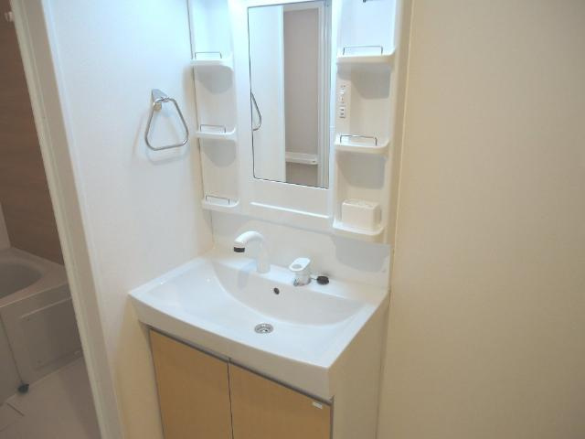 CASA　RIVIERA（カーサ　リヴィエラ）の洗面所|洗髪洗面化粧台