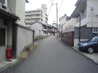 【前面道路含む現地写真】