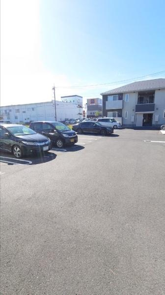 アベニーレ Ⅱの駐車場