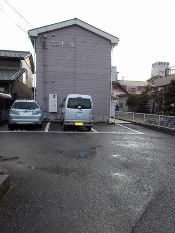 サンドールの駐車場|駐車場です