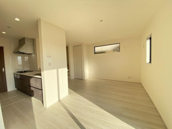 【居間・リビング】 | 西区玉津町高津橋　新築戸建　1号棟