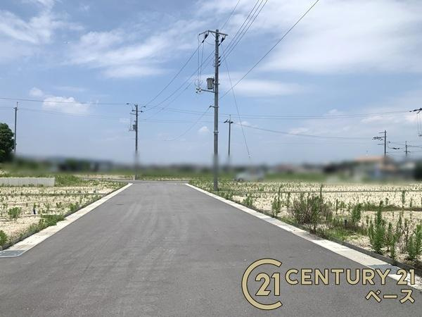 北葛城郡広陵町大字大野の売地の前面道路含む現地写真|■現地撮影写真■前面道路の幅員は約６ｍとお車の出し入れもラクラク！
