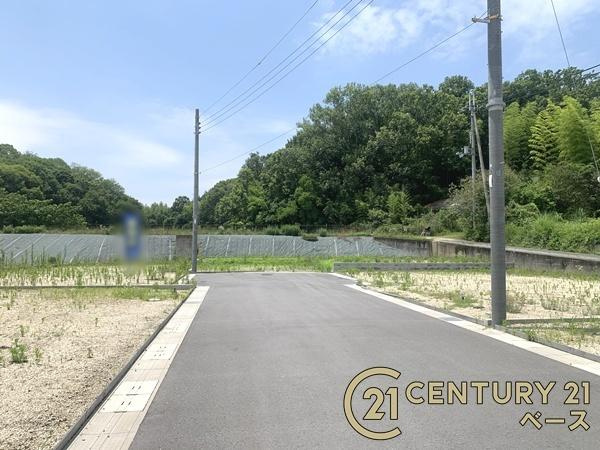北葛城郡広陵町大字大野の売地の前面道路含む現地写真|■現地撮影写真■前面道路の幅員は約６ｍとお車の出し入れもラクラク！