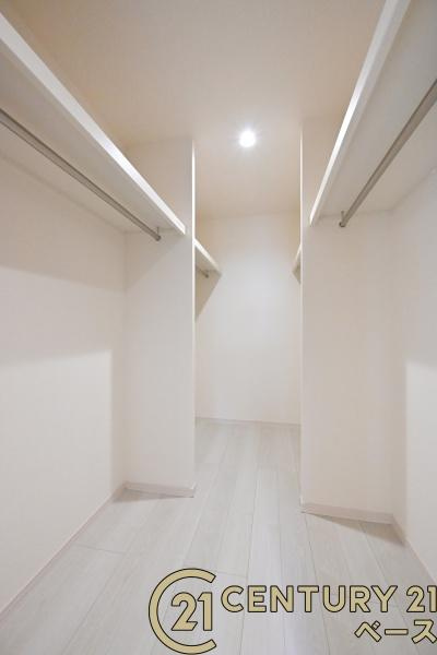 リーブルガーデン萱野 ２号棟 ／新築一戸建の収納|■現地撮影写真■大容量ファミリーＣＬを完備！大きな荷物も楽々収納！
