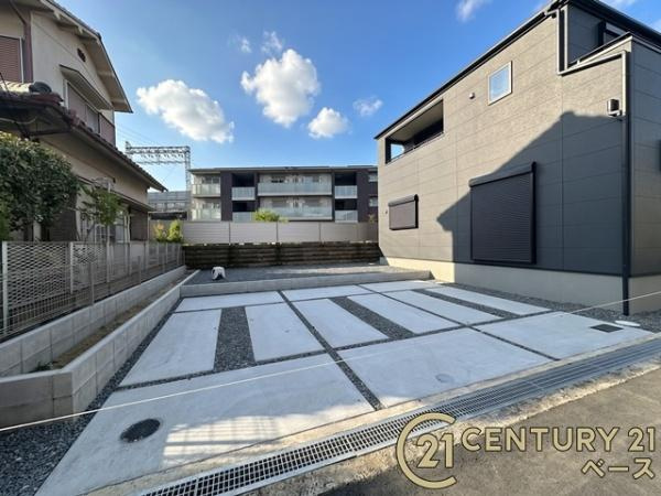 リーブルガーデン下田西 ／新築一戸建の駐車場|■現地撮影写真■駐車スペースは並列３台可！来客時なども安心です！