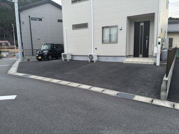 岡崎市奥殿町・中古戸建の駐車場|３台駐車できます