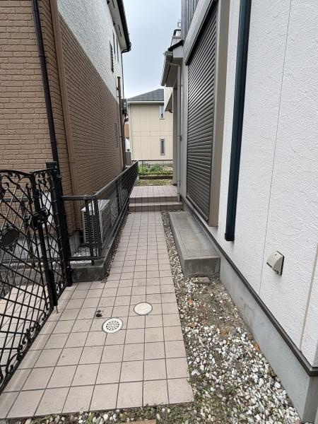 岡崎市上地5丁目・GRAFARE REVSE HOUSEの庭|草花で飾れるお庭。
