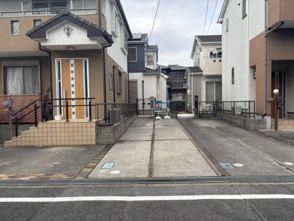 岡崎市上地5丁目・GRAFARE REVSE HOUSEの駐車場|２台駐車できます！