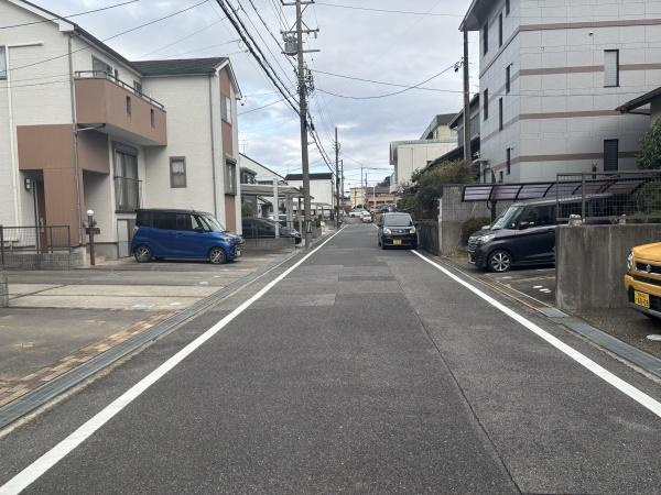 岡崎市上地5丁目・GRAFARE REVSE HOUSEの前面道路含む現地写真|前面道路です。