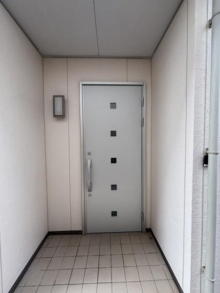 岡崎市上地5丁目・GRAFARE REVSE HOUSEの玄関|訪れる人を心地よく迎え入れます。