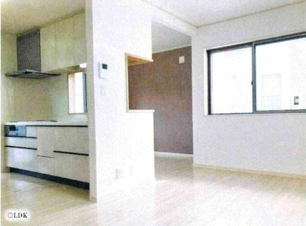 岡崎市上地5丁目・GRAFARE REVSE HOUSEの居間・リビング|日の光が室内にくつろぎの空間を与えます