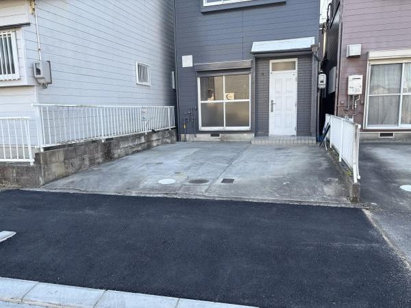 岡崎市日名本町・中古戸建の駐車場|２台駐車できます！