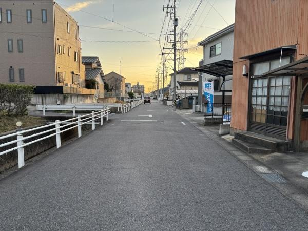 岡崎市井ノ口町・中古戸建の前面道路含む現地写真|前面道路です。
