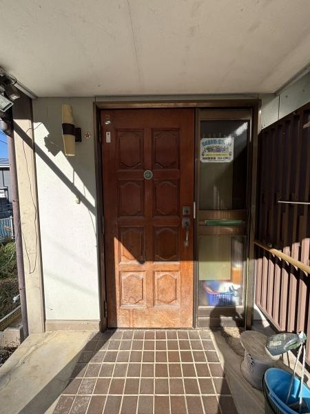 岡崎市本宿町・中古戸建の玄関|訪れる人を心地よく迎え入れます。