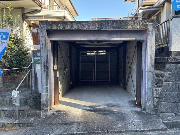 岡崎市本宿町・中古戸建の駐車場|１台駐車できます！