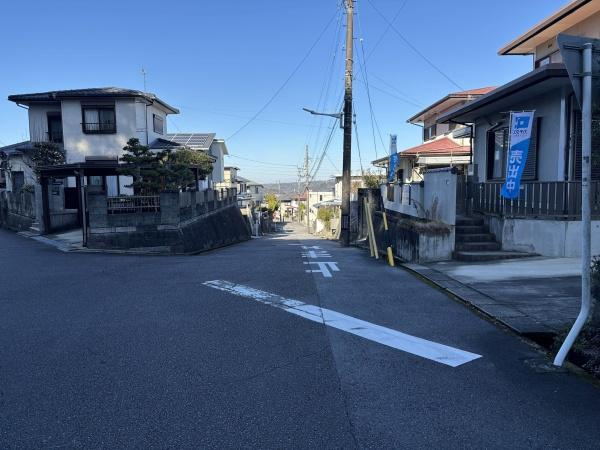 岡崎市本宿町・中古戸建の前面道路含む現地写真|前面道路です。