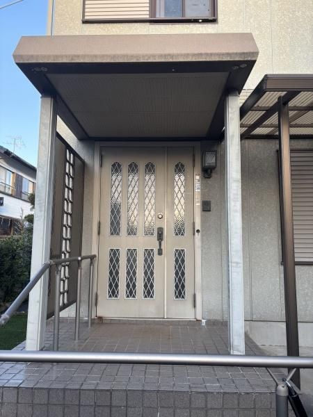 岡崎市藤川台1丁目・中古戸建の玄関|訪れる人を心地よく迎え入れます。