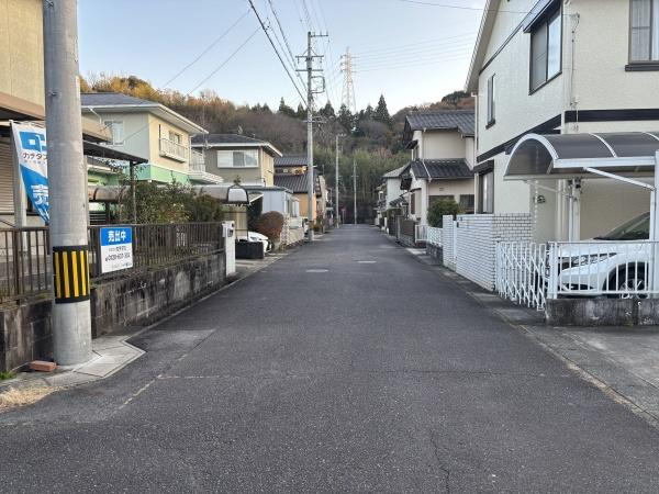 岡崎市藤川台1丁目・中古戸建の前面道路含む現地写真|前面道路です。