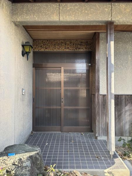 岡崎市伊賀町3丁目・中古戸建の玄関|訪れる人を心地よく迎え入れます。
