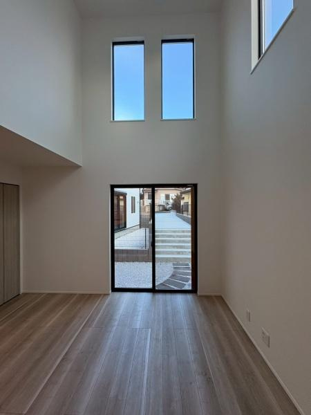 横浜市戸塚区舞岡町の新築一戸建の居間・リビング