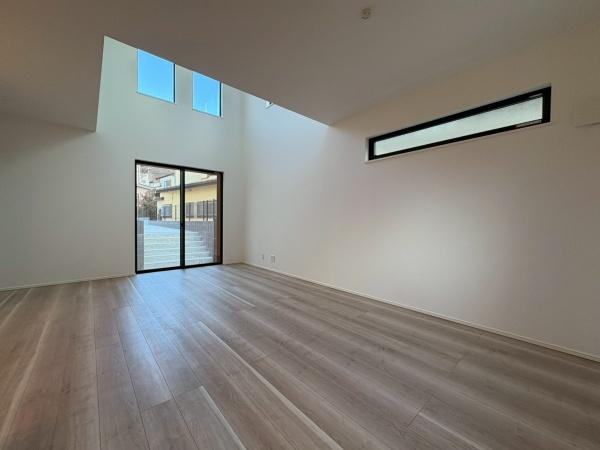 横浜市戸塚区舞岡町の新築一戸建の居間・リビング