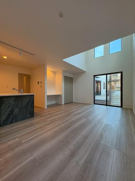 横浜市戸塚区舞岡町の新築一戸建の居間・リビング