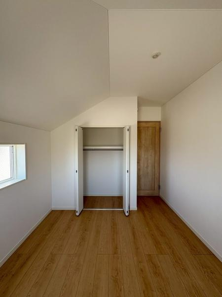横浜市瀬谷区瀬谷１丁目の新築一戸建の洋室|勉強やリモート部屋に。収納付き。