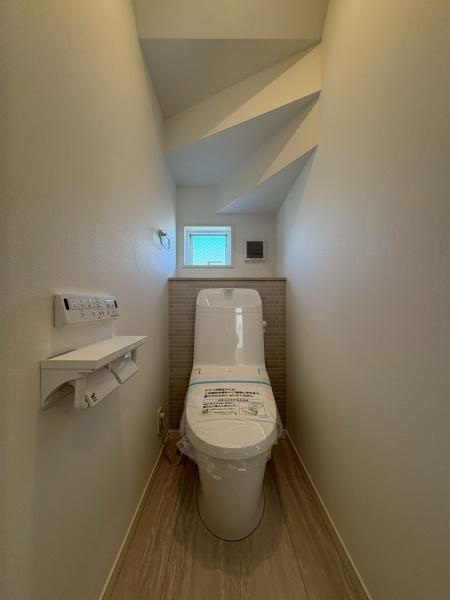 横浜市瀬谷区瀬谷１丁目の新築一戸建のトイレ|いつも綺麗に清潔に！ウォッシュレット付きトイレです。
