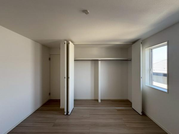 横浜市瀬谷区瀬谷１丁目の新築一戸建の洋室|収納付の洋室です。