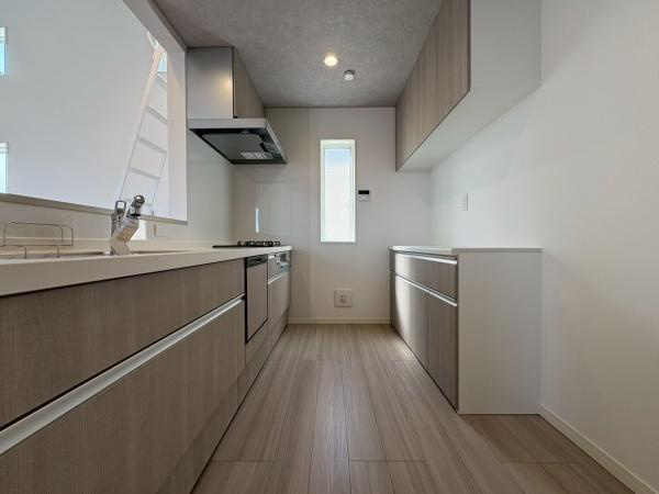 横浜市瀬谷区瀬谷１丁目の新築一戸建のキッチン|広々としたキッチンです。