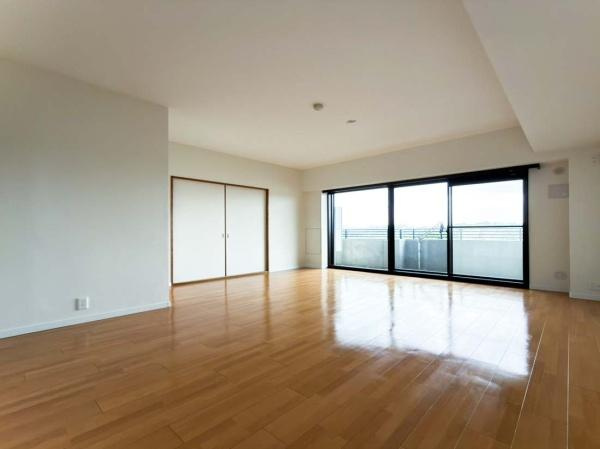 ヒルトップ横濱根岸セントラルコートの居間・リビング