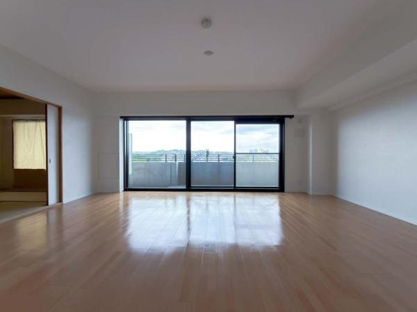 ヒルトップ横濱根岸セントラルコートの居間・リビング