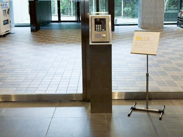 ヒルトップ横濱根岸セントラルコートのエントランス