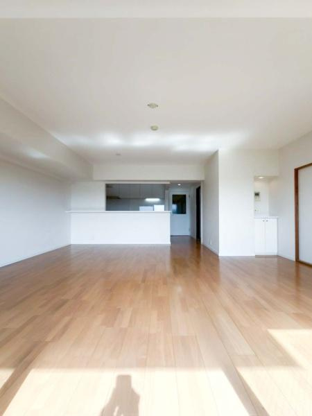 ヒルトップ横濱根岸セントラルコートの居間・リビング