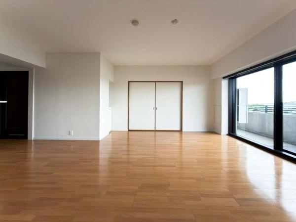 ヒルトップ横濱根岸セントラルコートの居間・リビング