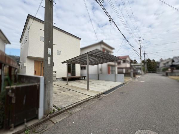 貴志川町前田　中古戸建の前面道路含む現地写真