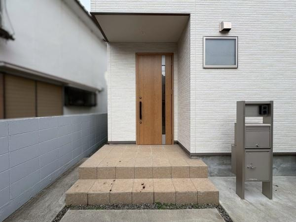 貴志川町前田　中古戸建の玄関