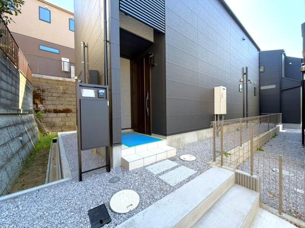 川崎市麻生区千代ケ丘６丁目の新築一戸建の玄関