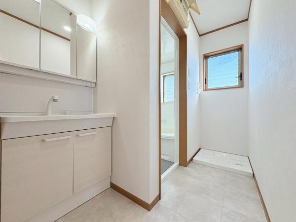 川崎市多摩区南生田２丁目の中古一戸建の独立洗面台|洗面室です。