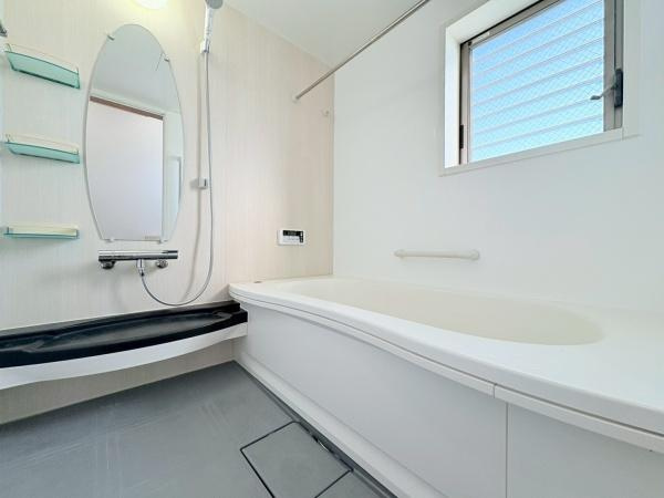 川崎市多摩区南生田２丁目の中古一戸建の浴室|浴室乾燥機付。